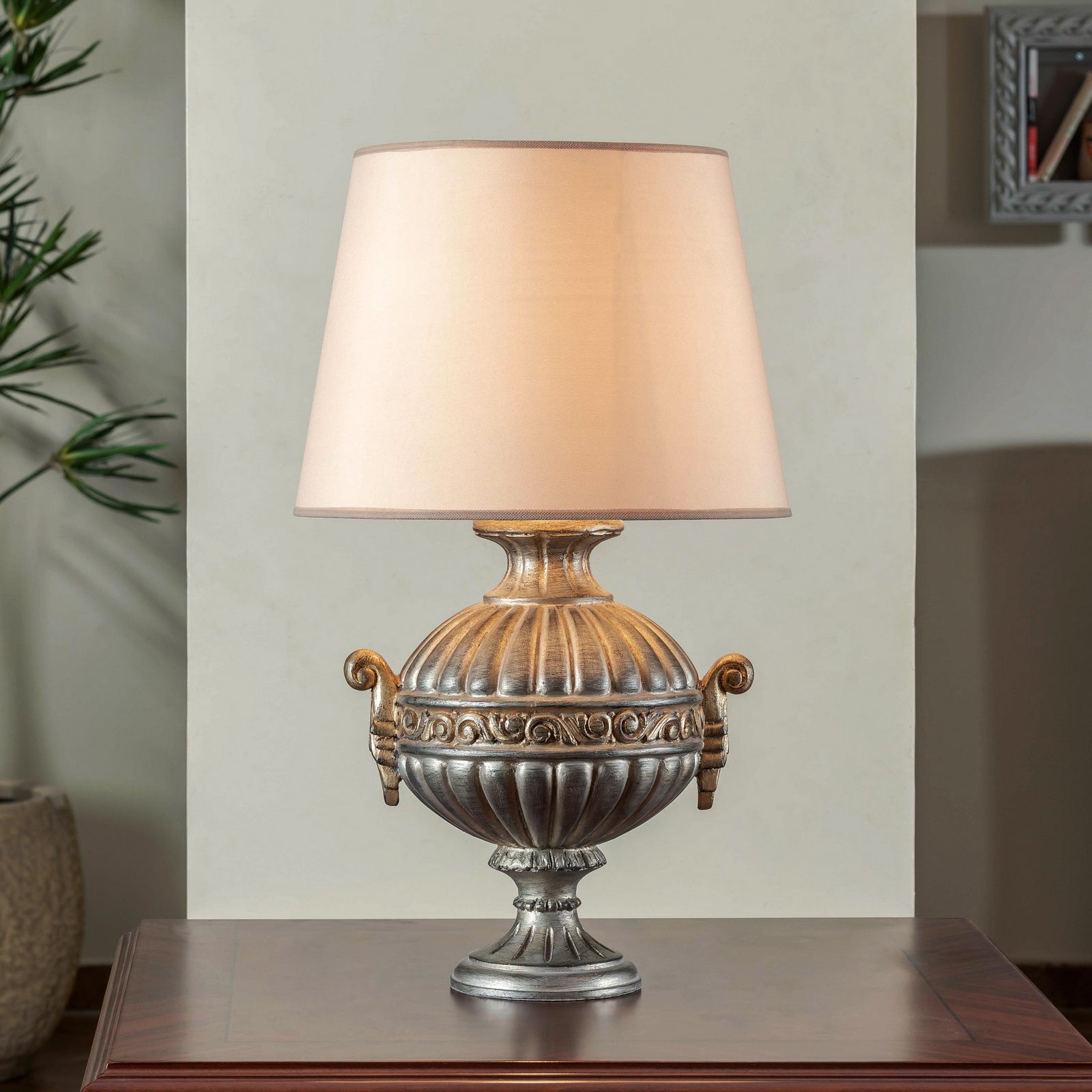 Classic Table Lamp Danny in vintage gold finish on a wooden side table – Daleenz Store