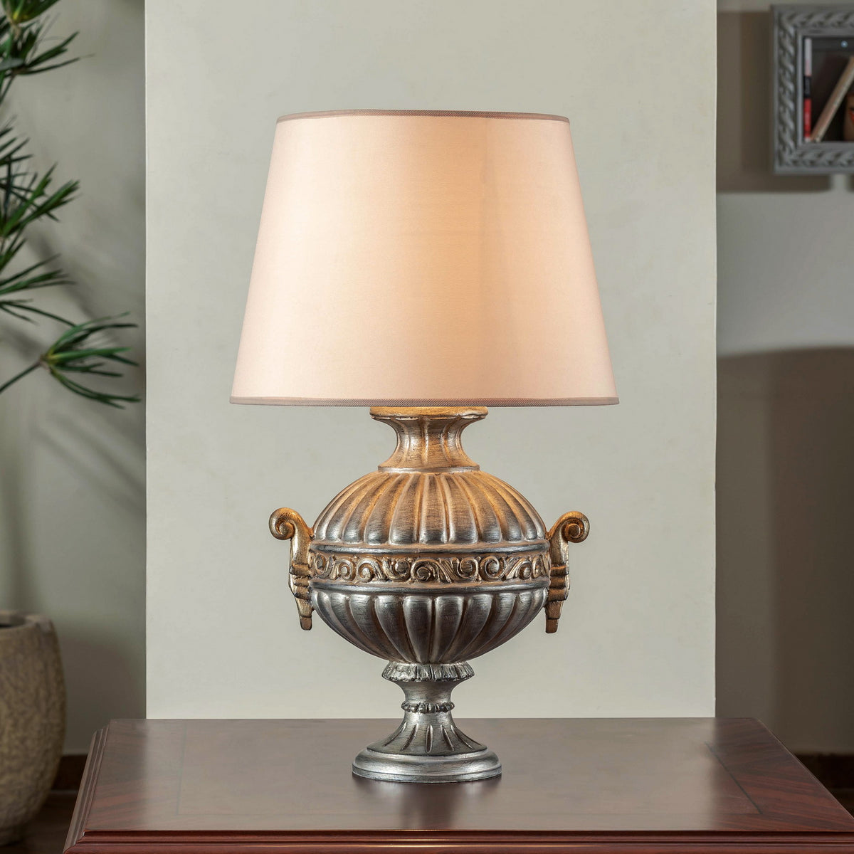 Classic Table Lamp Danny in vintage gold finish on a wooden side table – Daleenz Store