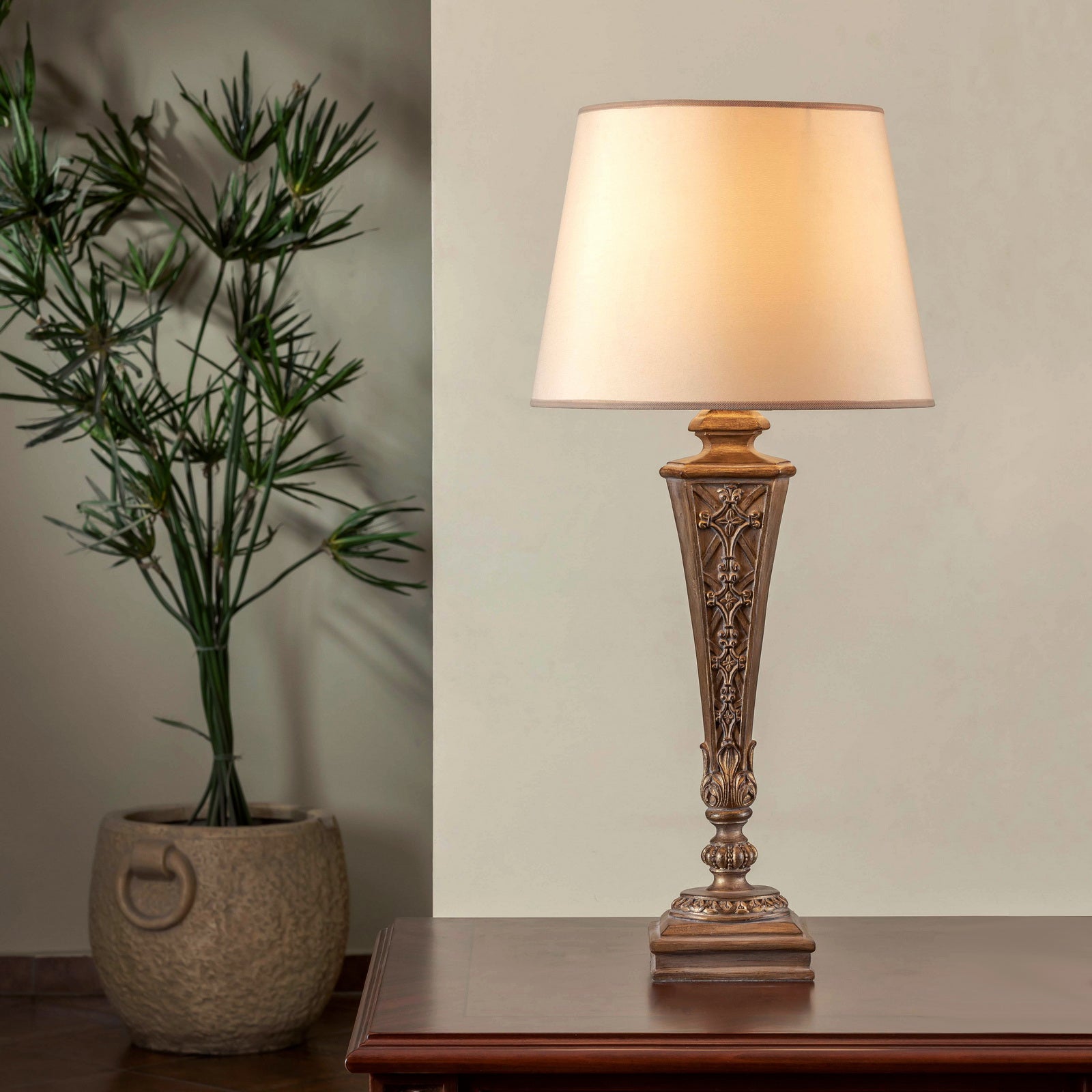Classic Fine Art 5 Table Lamp with artistic base and elegant lampshade – stylish lighting for modern and classic interiors.

