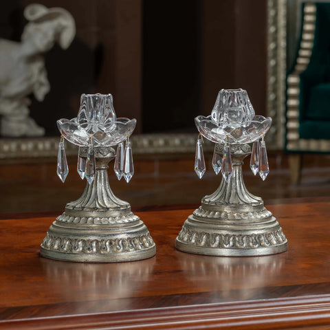 Classic Flory Set with round bases displayed on a table, showcasing elegant shapes and a refined design ideal for classic home décor.

